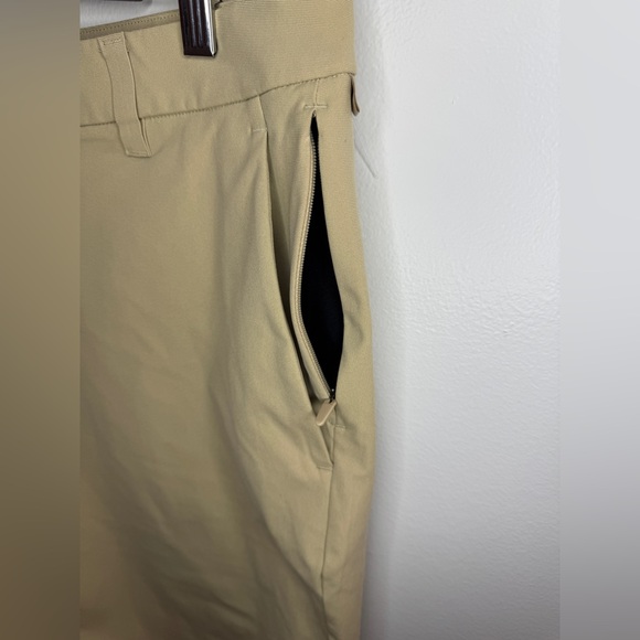 Pre-Owned Size 34 Lululemon ABC Classic Fit Golf Short 9” Inseam in Tan - Picture 5 of 11